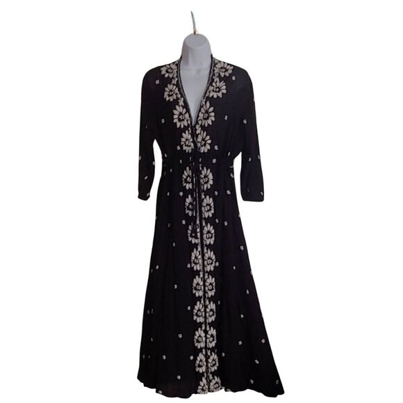 Free People Dresses & Skirts - Free People Fable Black/White Embroidered Sunflowers Midi Dress Whimsy M